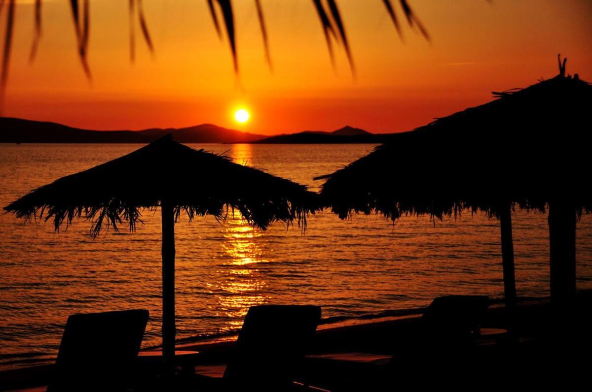 Sunday Luxury Suites Agia Anna  Exterior foto
