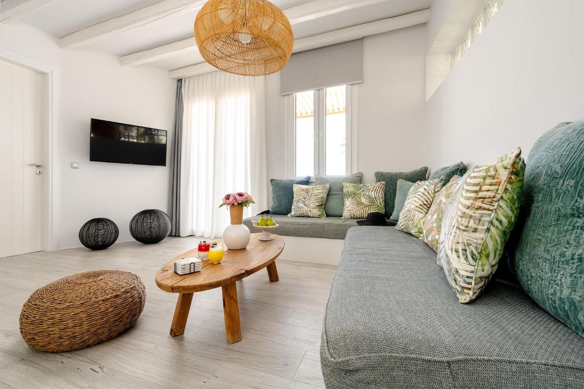 Sunday Luxury Suites Agia Anna  Exterior foto